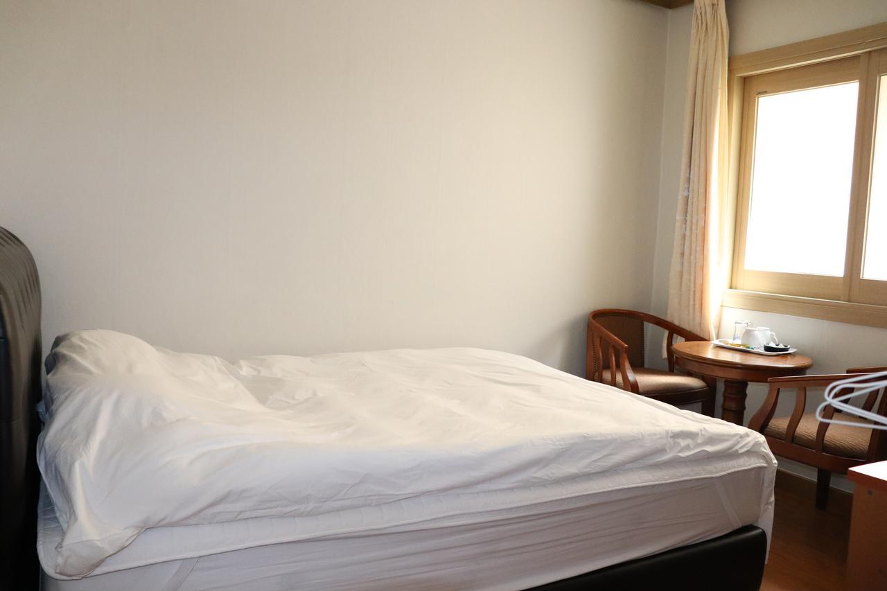 Orasung Motel Чечжу Екстер'єр фото