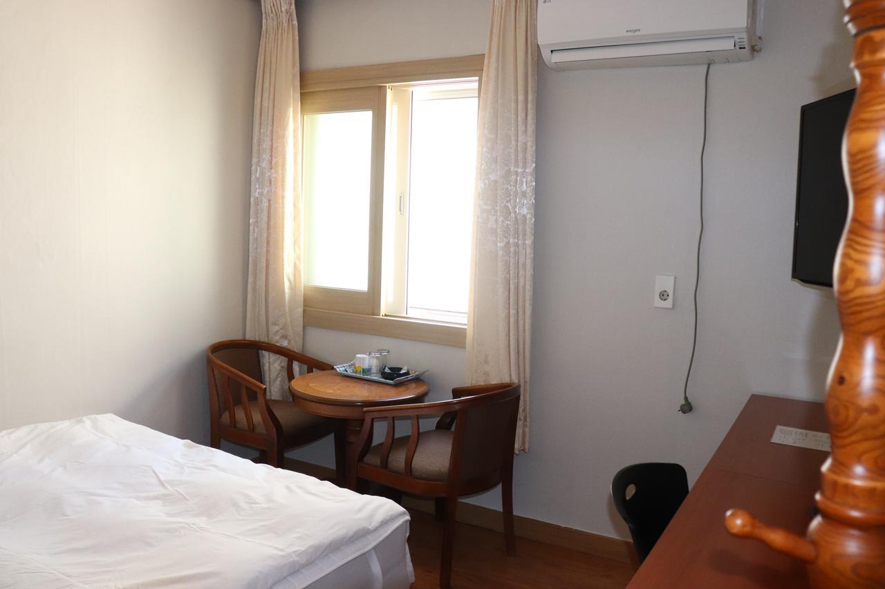 Orasung Motel Чечжу Екстер'єр фото