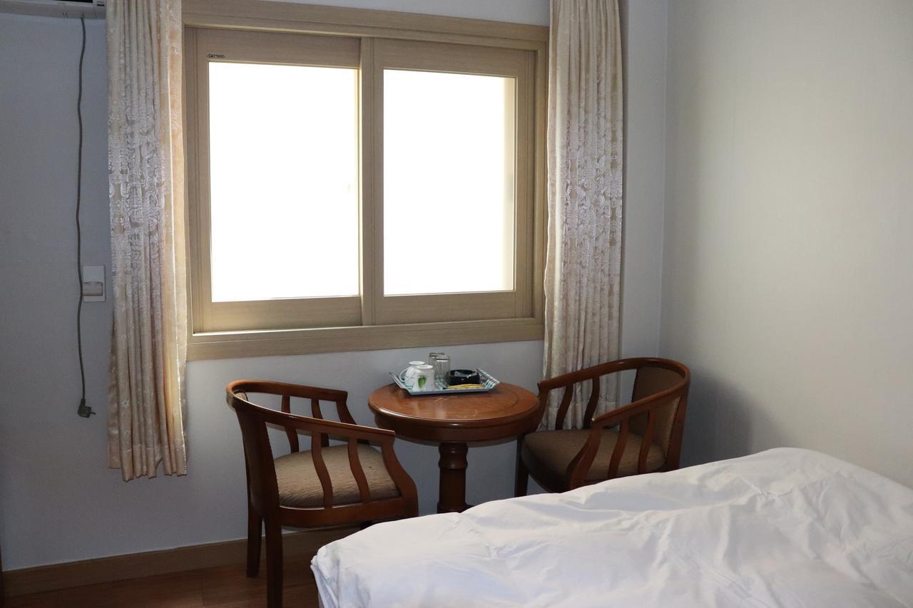 Orasung Motel Чечжу Екстер'єр фото